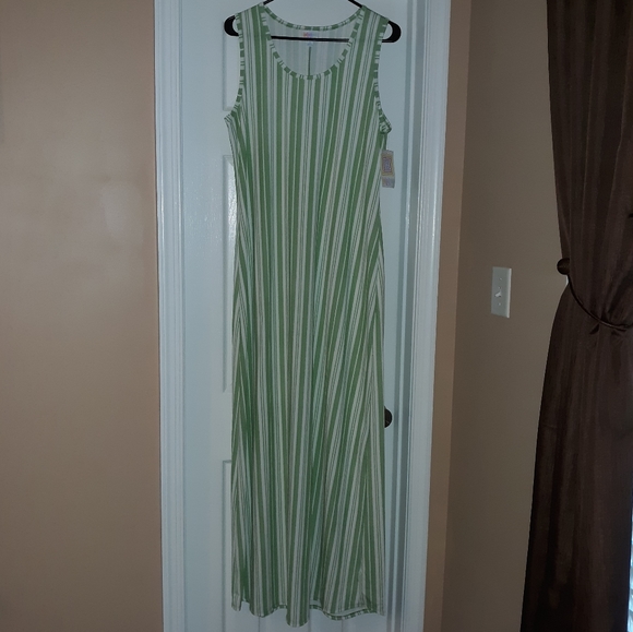 LuLaRoe Dresses & Skirts - LulaRoe Dani Size XL NWT